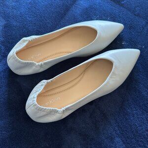 Calvin Klein pointy light gray leather flats